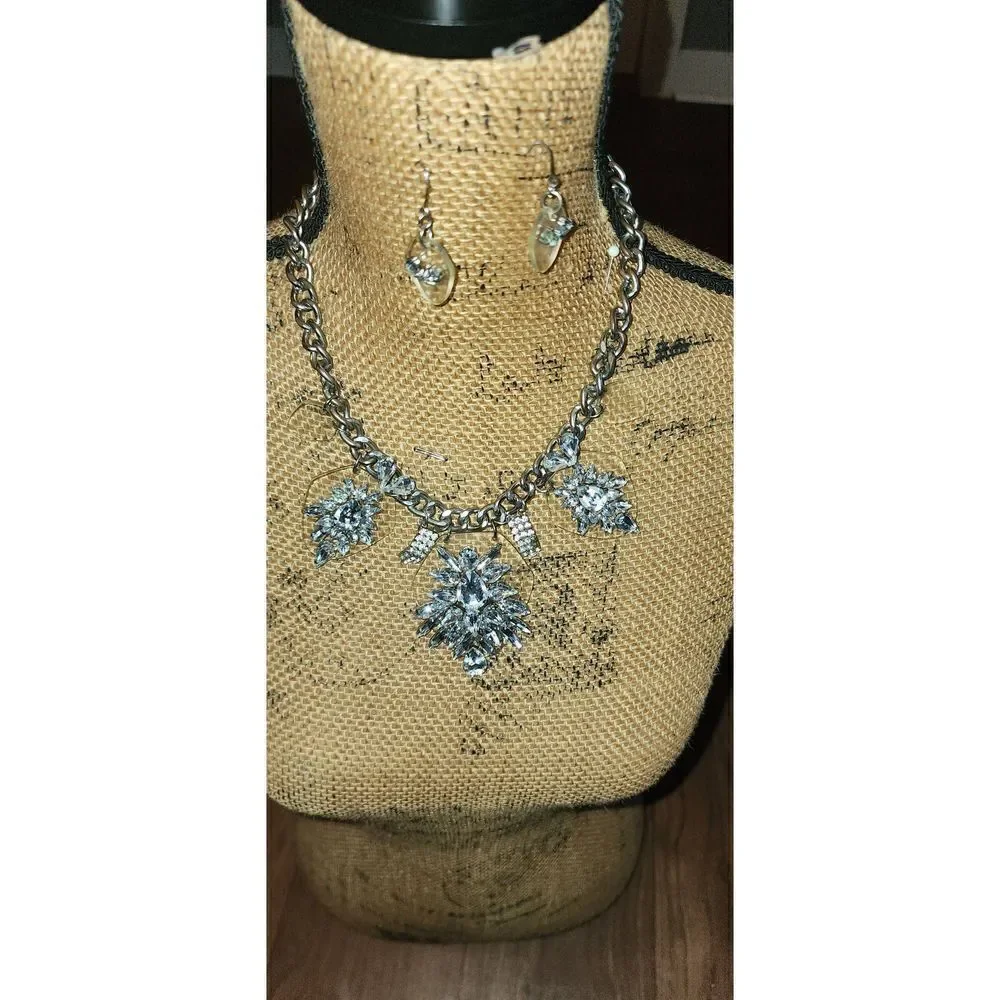 Clear and bling necklace set